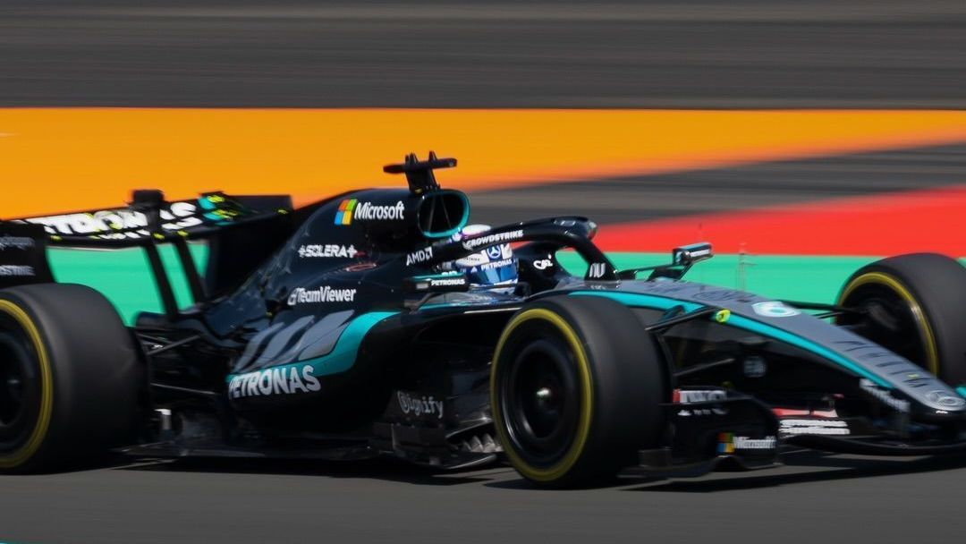 Russell lidera sessão e garante pole na sprint do GP da China