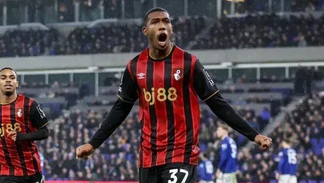 Herói do tetra, Romário indica possível sucessor para Seleção