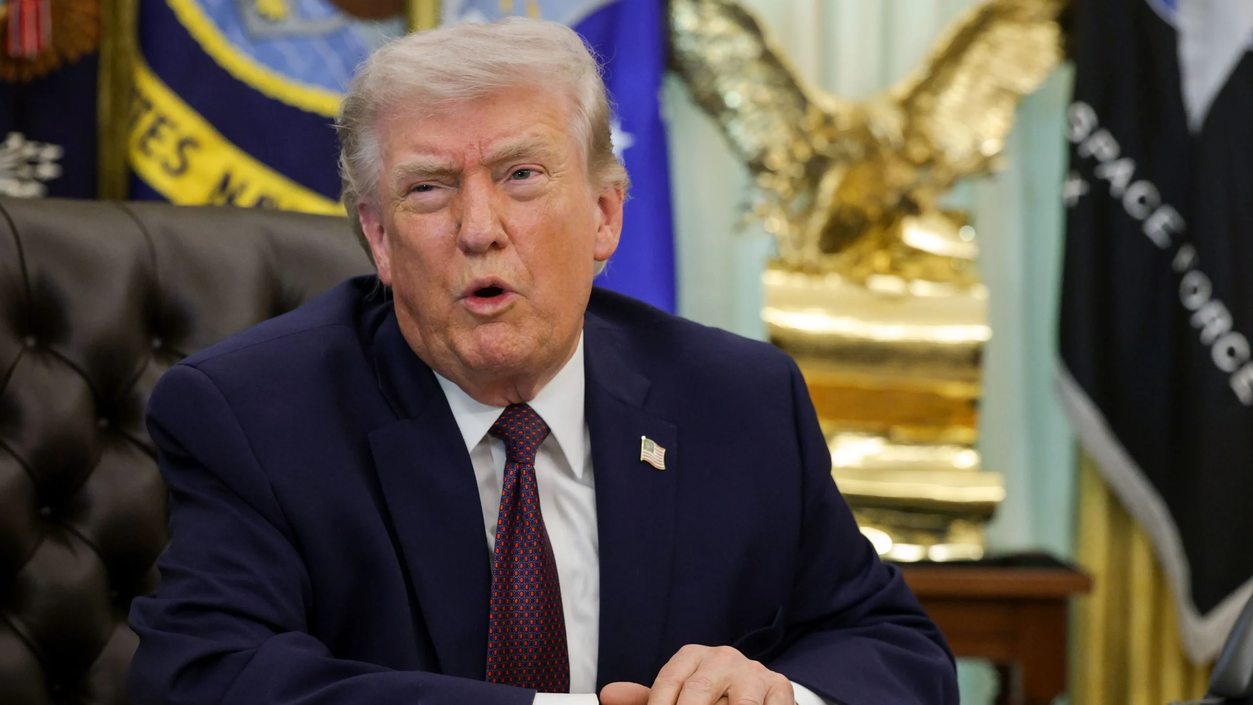 Trump diz que Irã ficou "um pouco fofo" em acordo recente