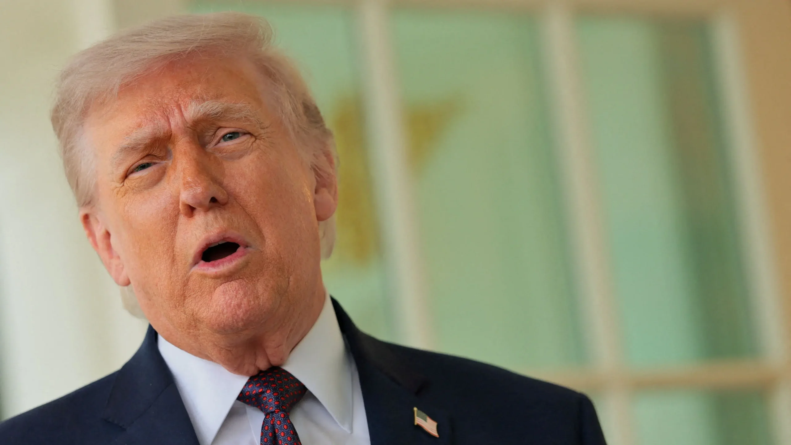 Trump diz que vai varrer iranianos da terra em defesa dos EUA