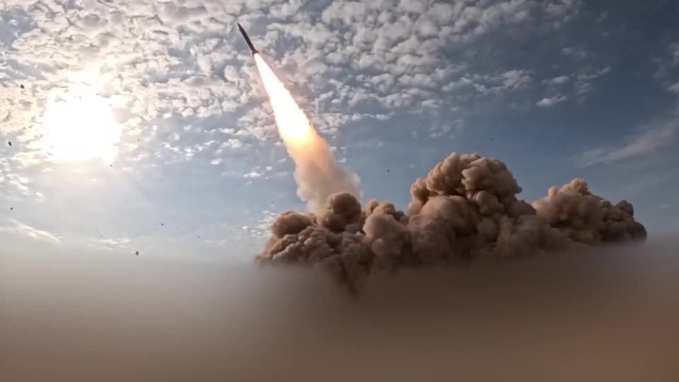 Irã recupera arsenais subterrâneos e demonstra força militar