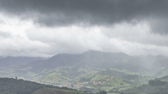 Chuva forte e granizo colocam Minas Gerais em alerta para segurança
