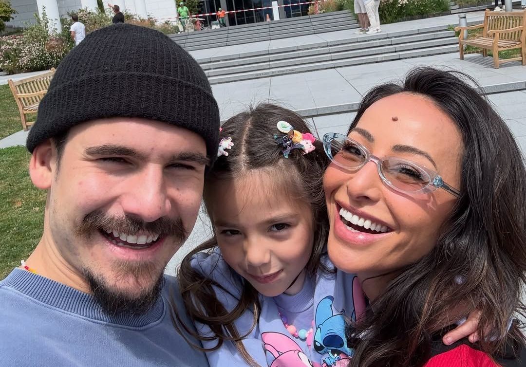 Nicolas Prattes homenageia Sabrina Sato e recorda bebê perdido