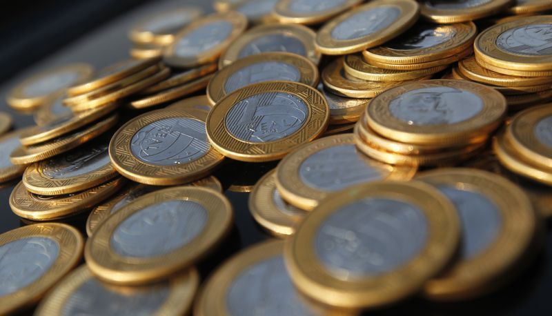 Juros futuros fecham em alta pela 5ª vez seguida: entenda o impacto