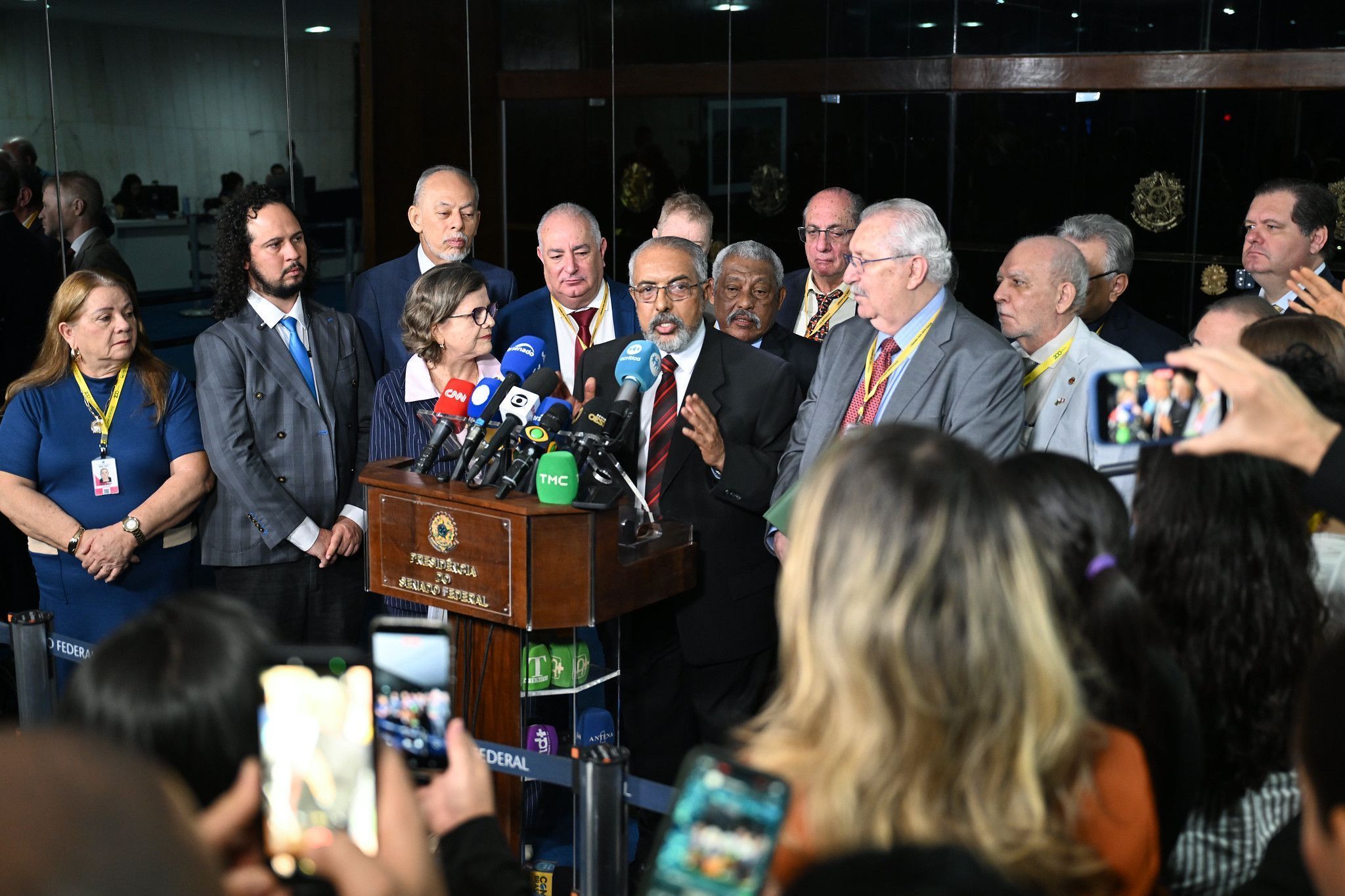 Alcolumbre recebeu governistas, mas PEC 6×1 não é votada