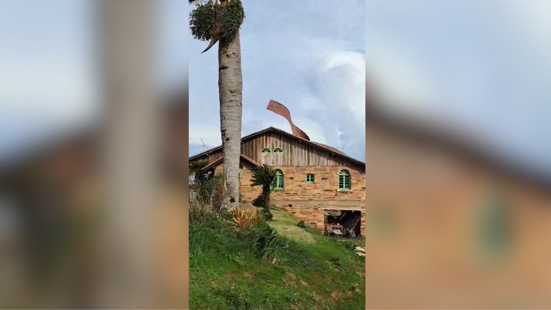 Ventania arranca telhado de casa no RS com ventos fortes