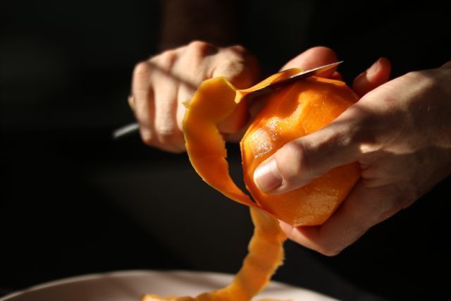 Casca de laranja e bicarbonato: os benefícios dessa mistura