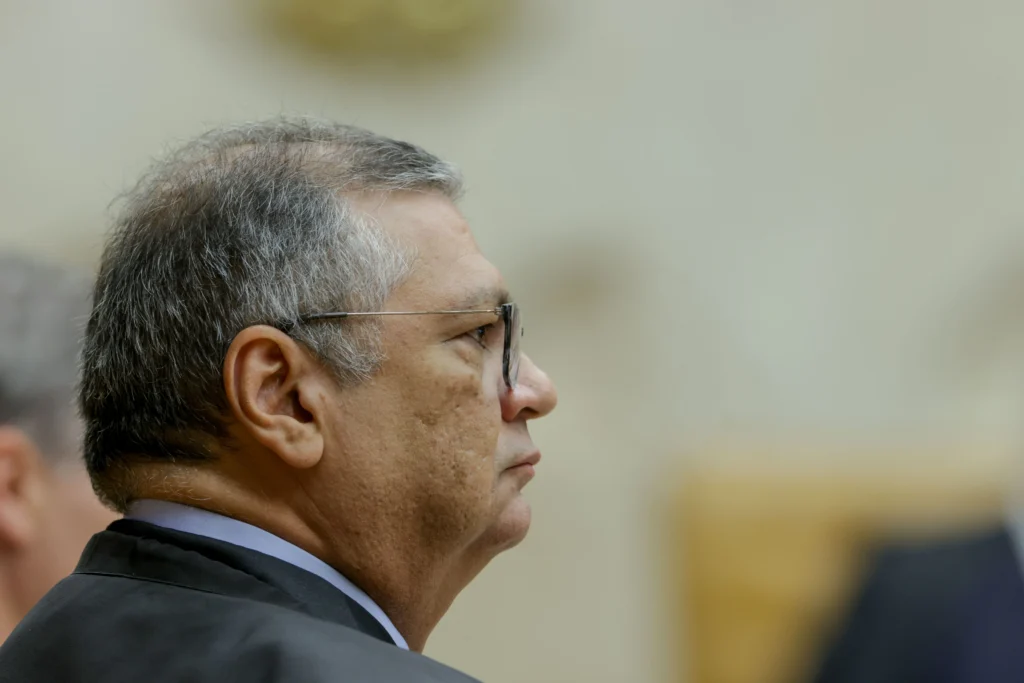 Dino pede vista e STF adia decisão sobre casos importantes